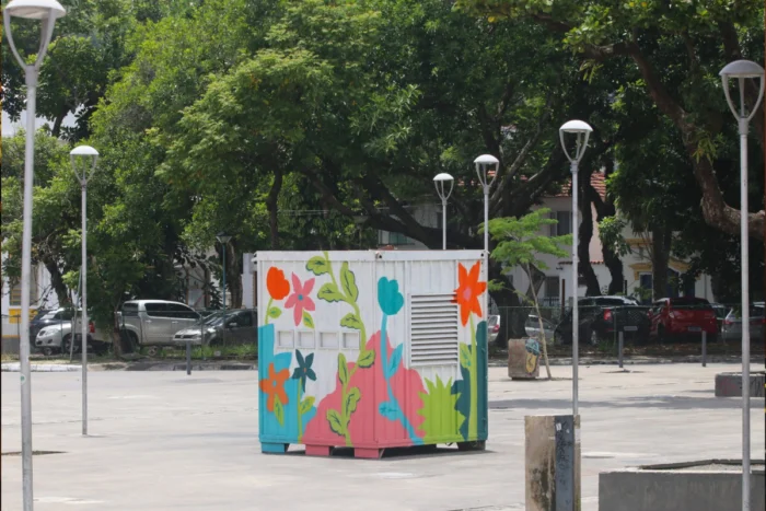 Ponto para descarte adequado de materiais recicláveis é instalado no Centro 2 estacao de lixo 1 felipe couri