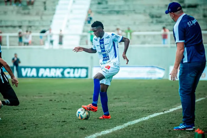 Algoz do Flamengo, haitiano com nome de craque já jogou em clube da região