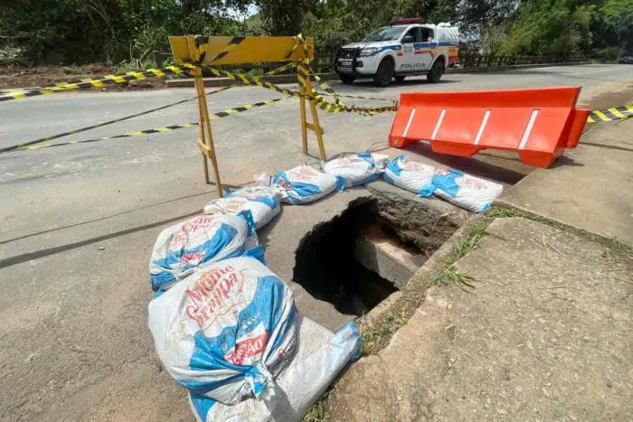 Após temporais, buracos e erosões seguem sem solução e preocupam moradores em Juiz de Fora