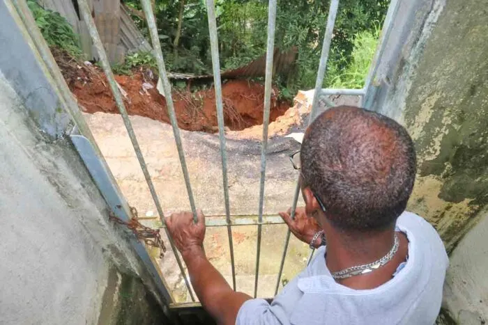 Após temporais, buracos e erosões seguem sem solução e preocupam moradores em Juiz de Fora