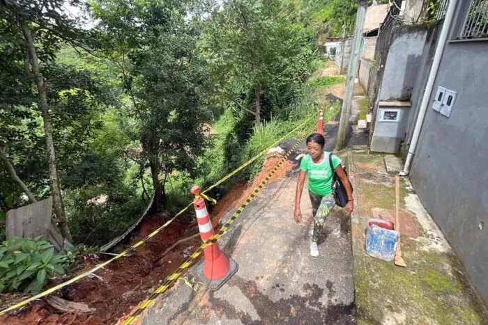Após temporais, buracos e erosões seguem sem solução e preocupam moradores em Juiz de Fora