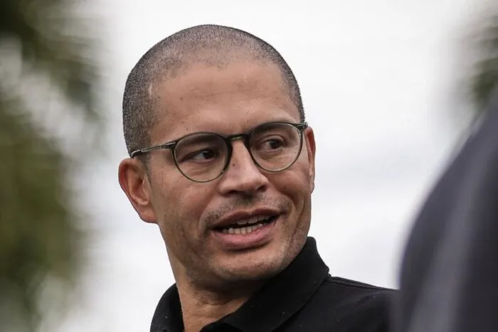 "Dificuldades dentro do grupo", diz Alex, novo treinador do Athletic 2 Alex Souza é o novo treinador do time de São João del-Rei (Foto: Divulgação/Athletic)