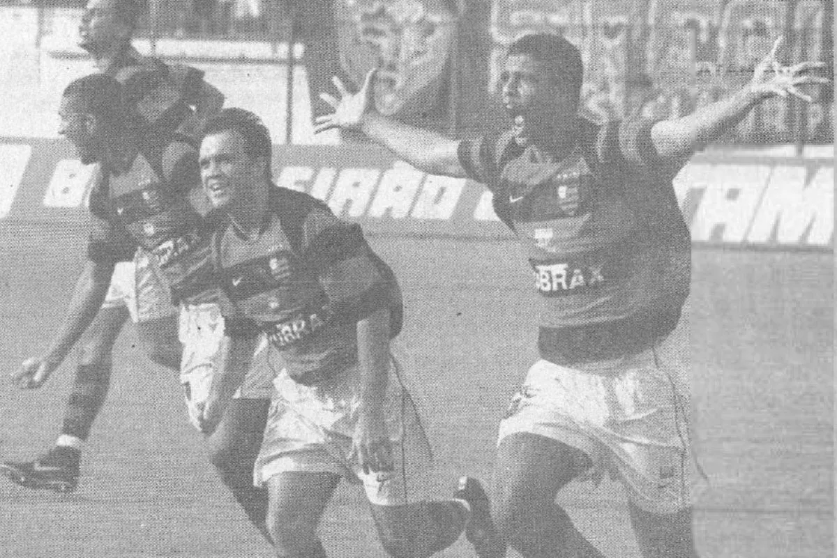 Expulso do BBB 26, Edílson Capetinha jogou partida que ajudou a salvar o Flamengo do rebaixamento em JF 2 Expulso do BBB 26, Edílson Capetinha jogou partida que ajudou a salvar o Flamengo do rebaixamento em JF