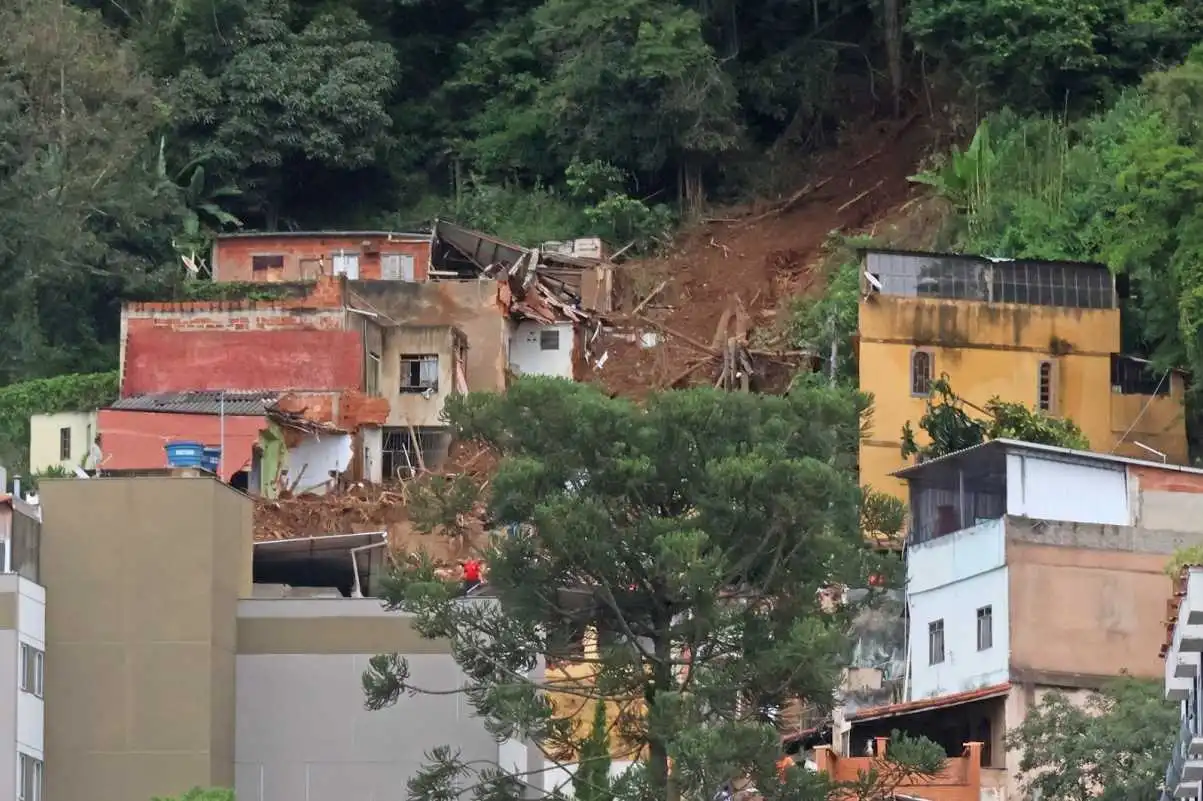 Áreas de risco devem permanecer isoladas mesmo com trégua das chuvas, reforça Defesa Civil