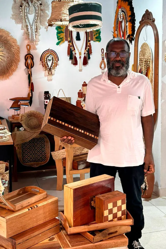 armando dos santos marceneiro madeira