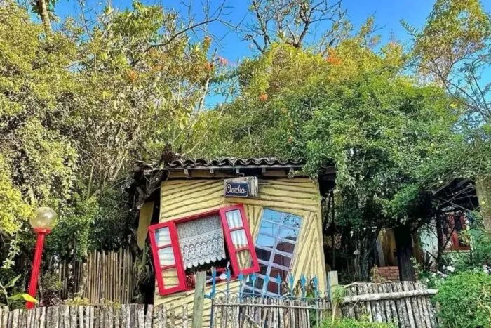 CASA TORTA - REPRODUÇÃO