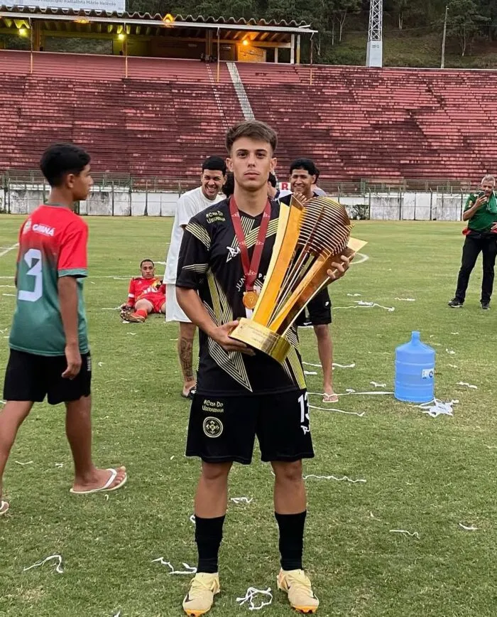 Meio-Campista de Santos Dumont vai para o futebol espanhol 2 erick 2. foto arquivo pessoal