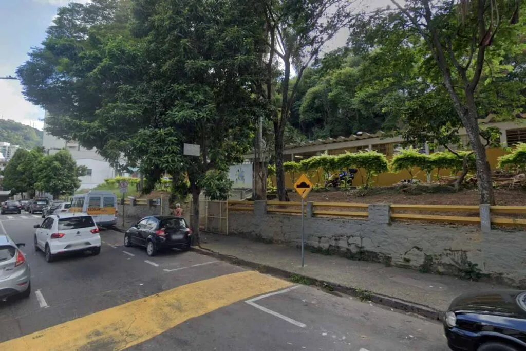 Após preocupação com barranco, alunos são transferidos de sala em escola estadual no Mariano Procópio