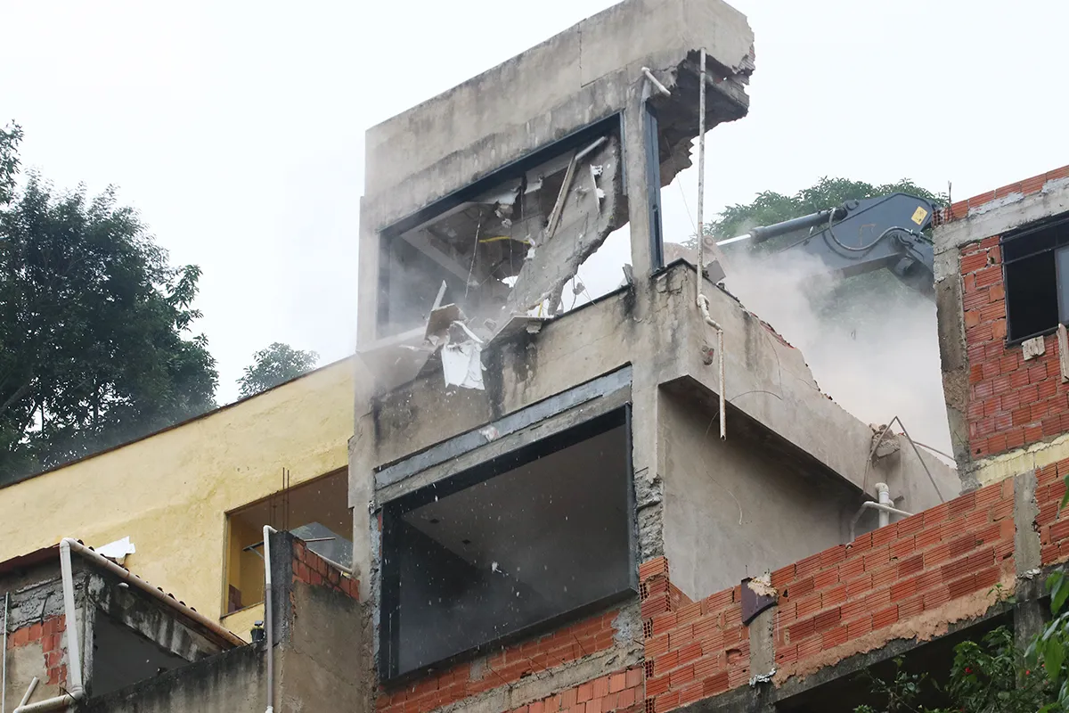 graminha-demolição-felipe-couri-três