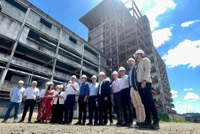 Governo federal assina nova ordem de serviço para retomada das obras do HU da UFJF após 11 anos de paralisação