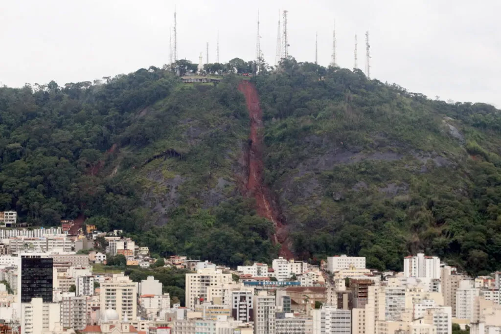 'Não é possível realizar a desinterdição dos imóveis localizados no sopé do Morro do Cristo', aponta laudo