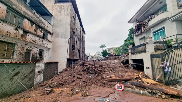 O que precisa ser feito em Juiz de Fora para reduzir riscos de desastres? Veja o que dizem especialistas 2 009 PAINEIRAS RUA ENGENHEIRO MURILO MIRANDA LEONARDO COSTA.jpg