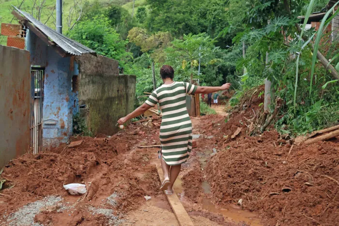 O que precisa ser feito em Juiz de Fora para reduzir riscos de desastres? Veja o que dizem especialistas 6 BIOSFERA R. Valdomiro Eloy do Amaral CRUZEIRO DO SUL LEONARDO COSTA 06