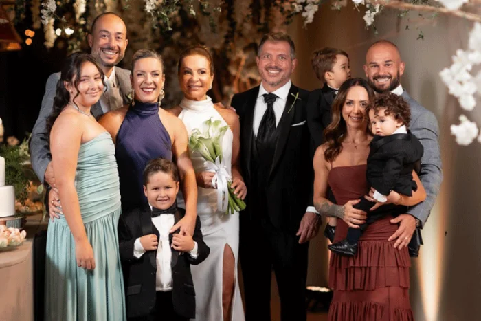 Casal com familia WA0017 270426 CR