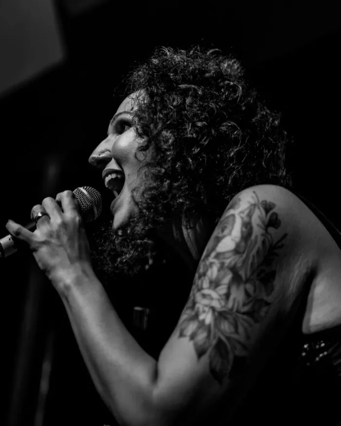 JULIANA STANZANI SEM LENCO DIVULGACAO 3