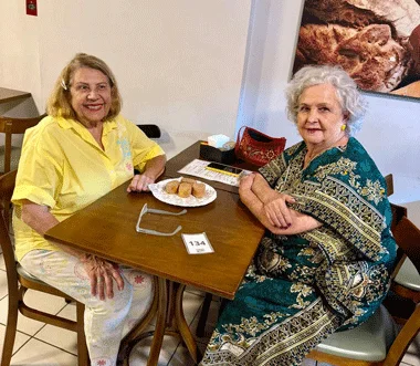 Lygia Dias de Toledo e Regina Mirian Santos Pinto 090426 Giglia com corte