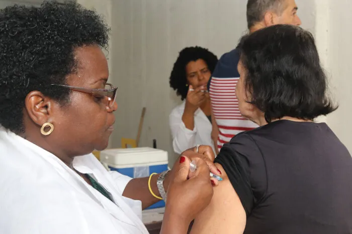 Campanha contra gripe em Juiz de Fora aplica 26 mil doses, mas cobertura segue abaixo de 10%