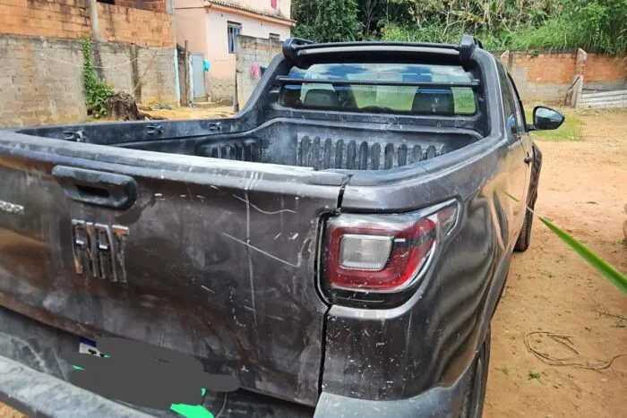 Picape com registro de roubo no Rio de Janeiro é apreendida em Juiz de Fora