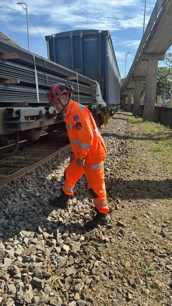 Homem fica gravemente ferido após ser atropelado por trem em Juiz de Fora 1 Atropelamento Bombeiros