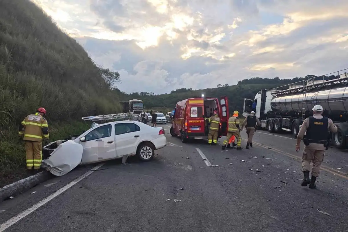 BR-265-Barbacena-acidente-foto-corpo-de-bombeiros