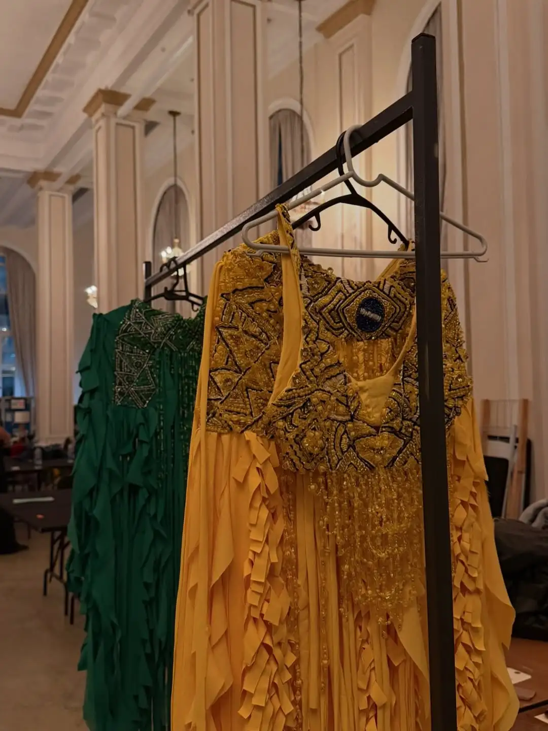 Nosso bordado mineiro no palco de Copacabana.@shakira veste um figurino exclusivo HISHA para “Wa (5)
