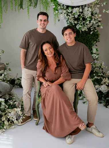 Coluna Cesar Romero – 13 de maio de 2026 2 Raquel Esquerdo com Matheus e Rafael 120526 Foto TAMIRES BONI FOTOGRAF ART DESIGN com corte
