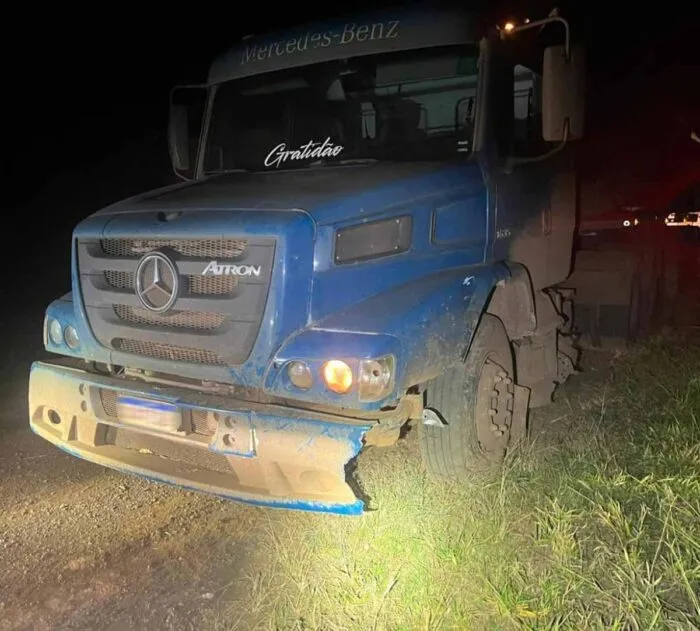 Ultrapassagem em local proibido termina em colisão frontal na MG-270 2 Ultrapassagem em local proibido termina em colisão frontal na MG-270