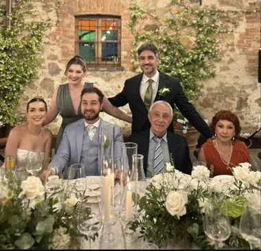 JF POR AI Dia D elegante na Italia 260626 Giglia