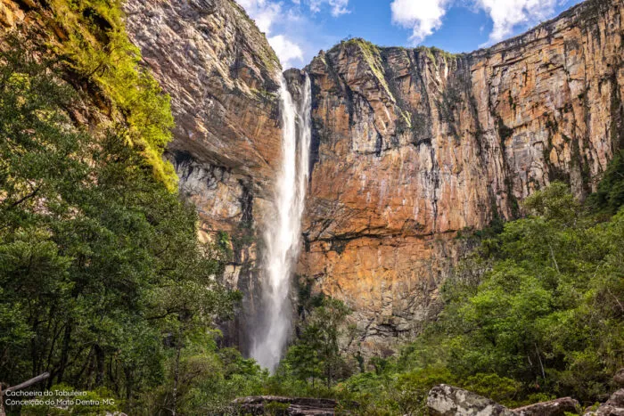 Maior cachoeira de Minas Gerais reabre para visitação após quase cinco anos 2 cachoeira do tabuleiro reabertura
