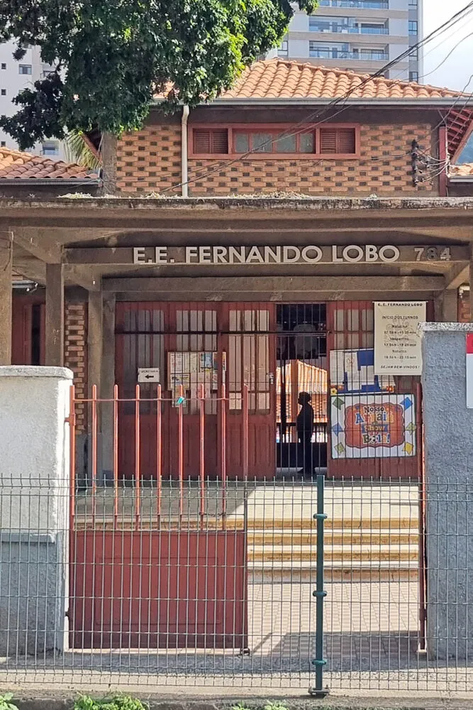 Escolas estaduais atingidas pelas chuvas recebem mais de R$ 5,5 milhões para reformas 1 escola fernando lobo telhado leonardo costa
