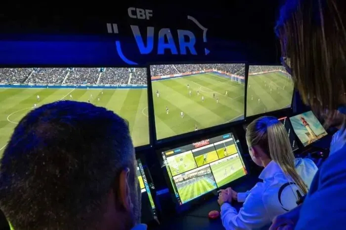 Impedimento semiautomático tem estreia no Brasileirão confirmada pela CBF 1 Impedimento semiautomático tem estreia no Brasileirão confirmada pela CBF